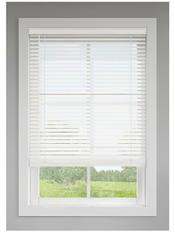23"X64" CORDLESS WHT FAUX WOOD DARKENING HORI BLINDS
